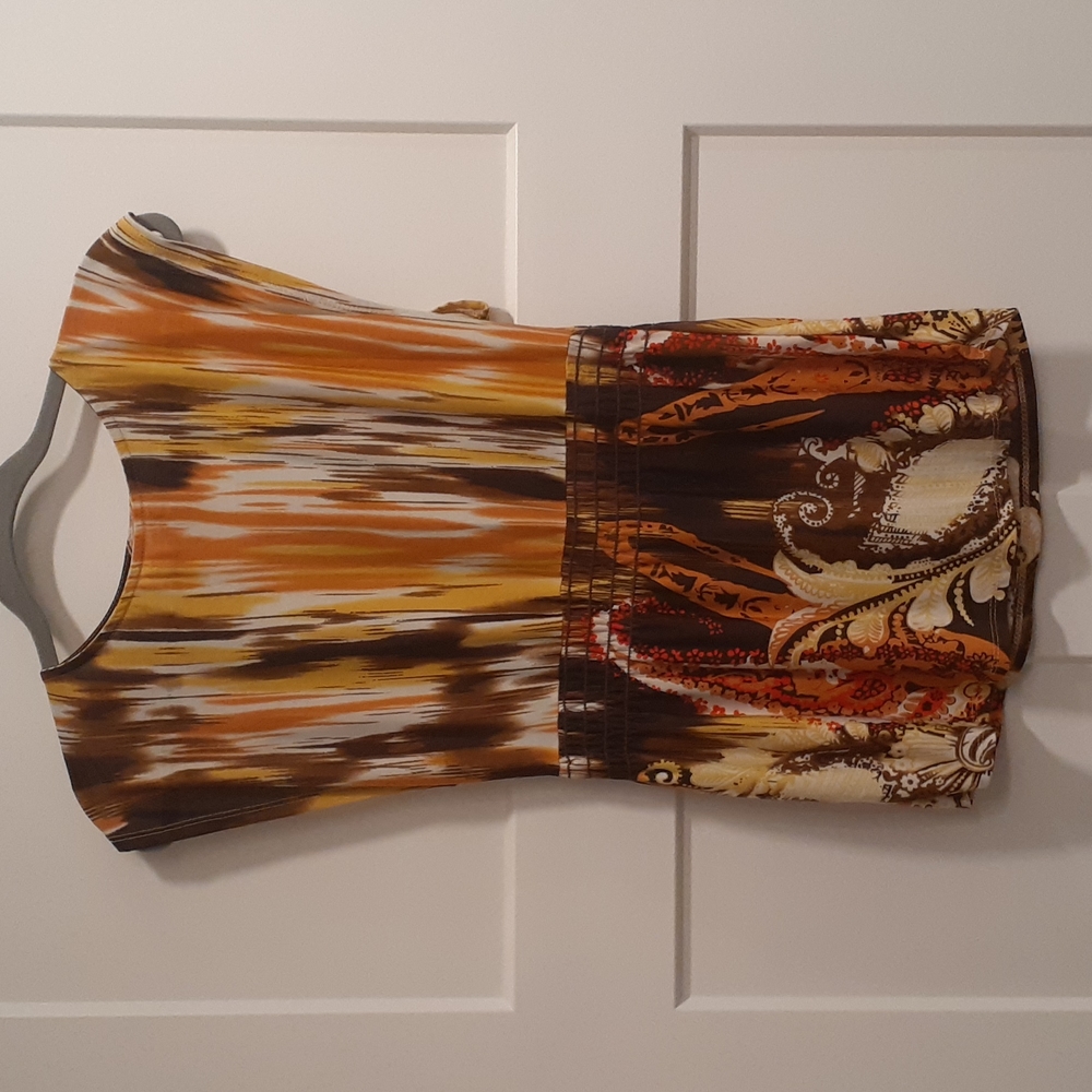 Size small patterned top with elastic waist
